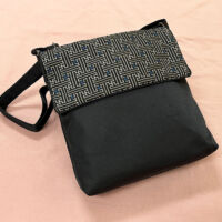 ショルダーバッグ(ふた付き)